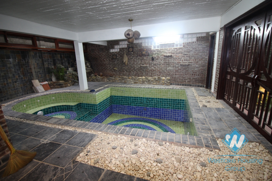 A unique villa with a luscious garden and swimming pool for rent in Tay Ho